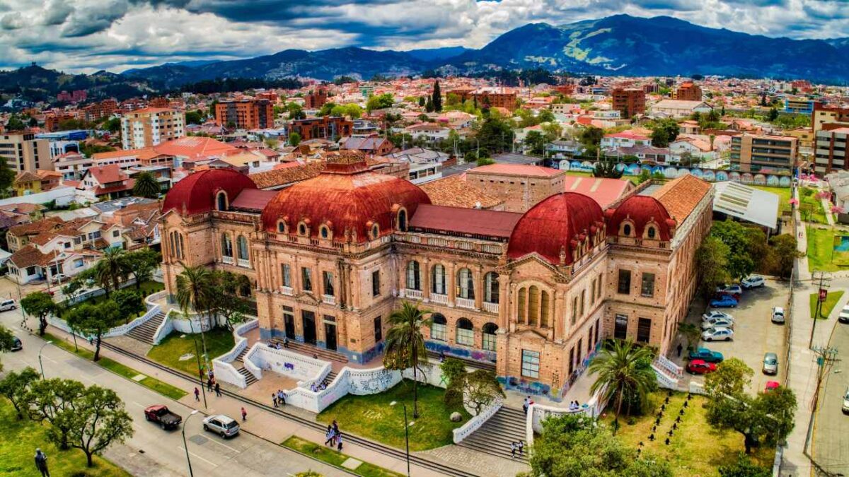 Cuenca - Editorial Use Only  Remove BG  Save  Share  Sample  Benigno Malo High School bei Reisemagazin Plus
