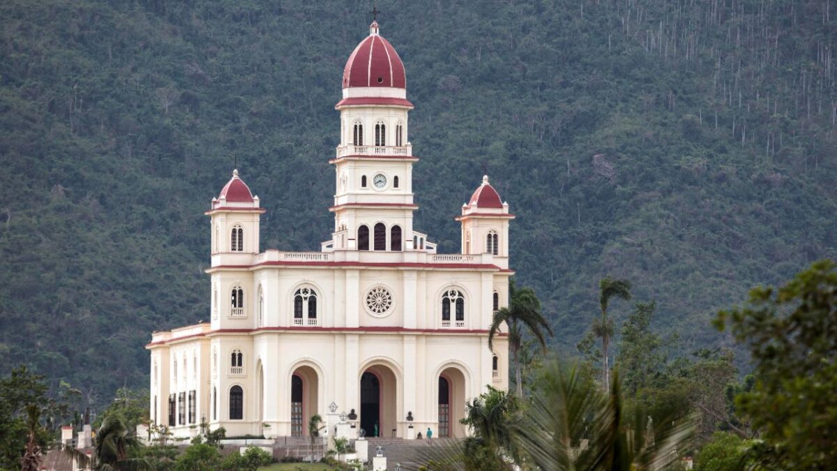 Santiago de Cuba - Wallfahrtskirche, Basilika in den Bergen bei Reisemagazin Plus